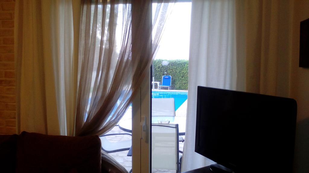 Apartment With Private Pool Кьятон Экстерьер фото